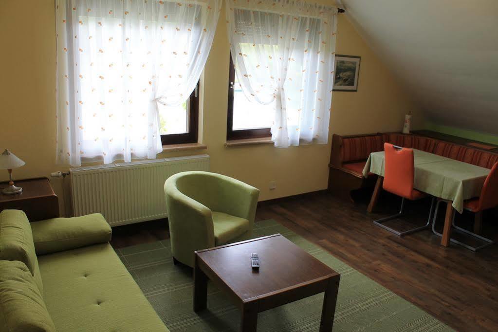 Appartement - Ferienwohnungen - Gaestehaus Gabriele Дроболлах-ам-Факерзе Екстер'єр фото